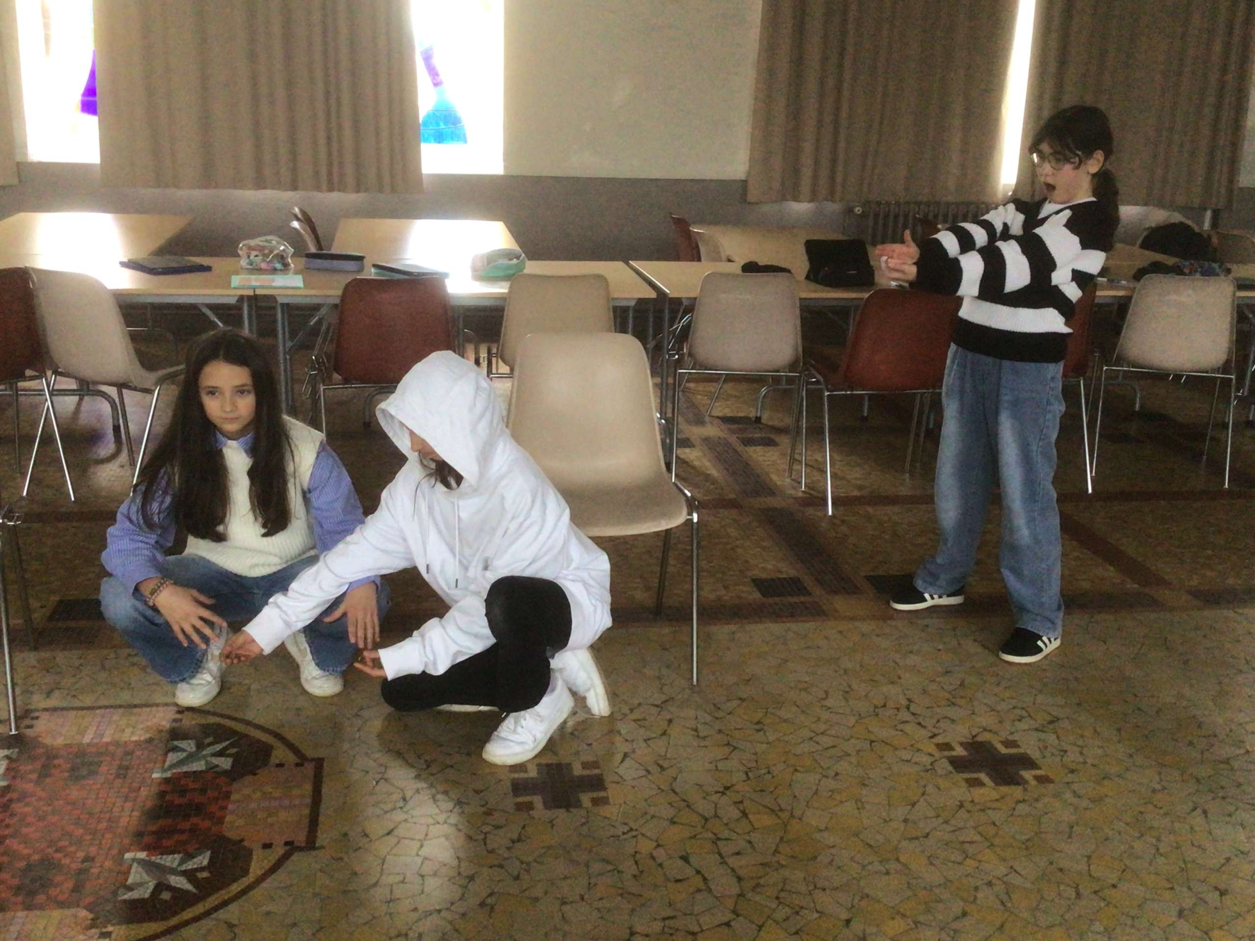 Atelier théâtre : on se prépare à sortir !